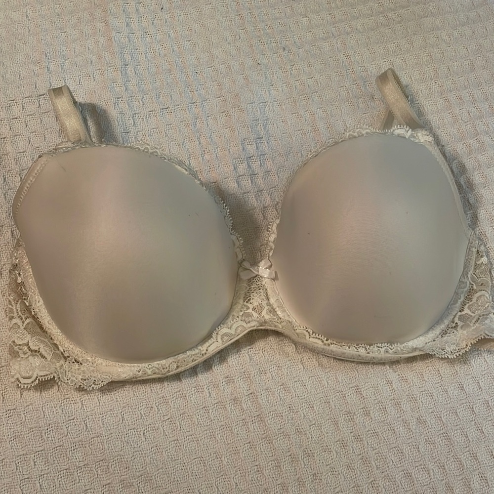 Victoria’s Secret dream Angel’s bra 34DD